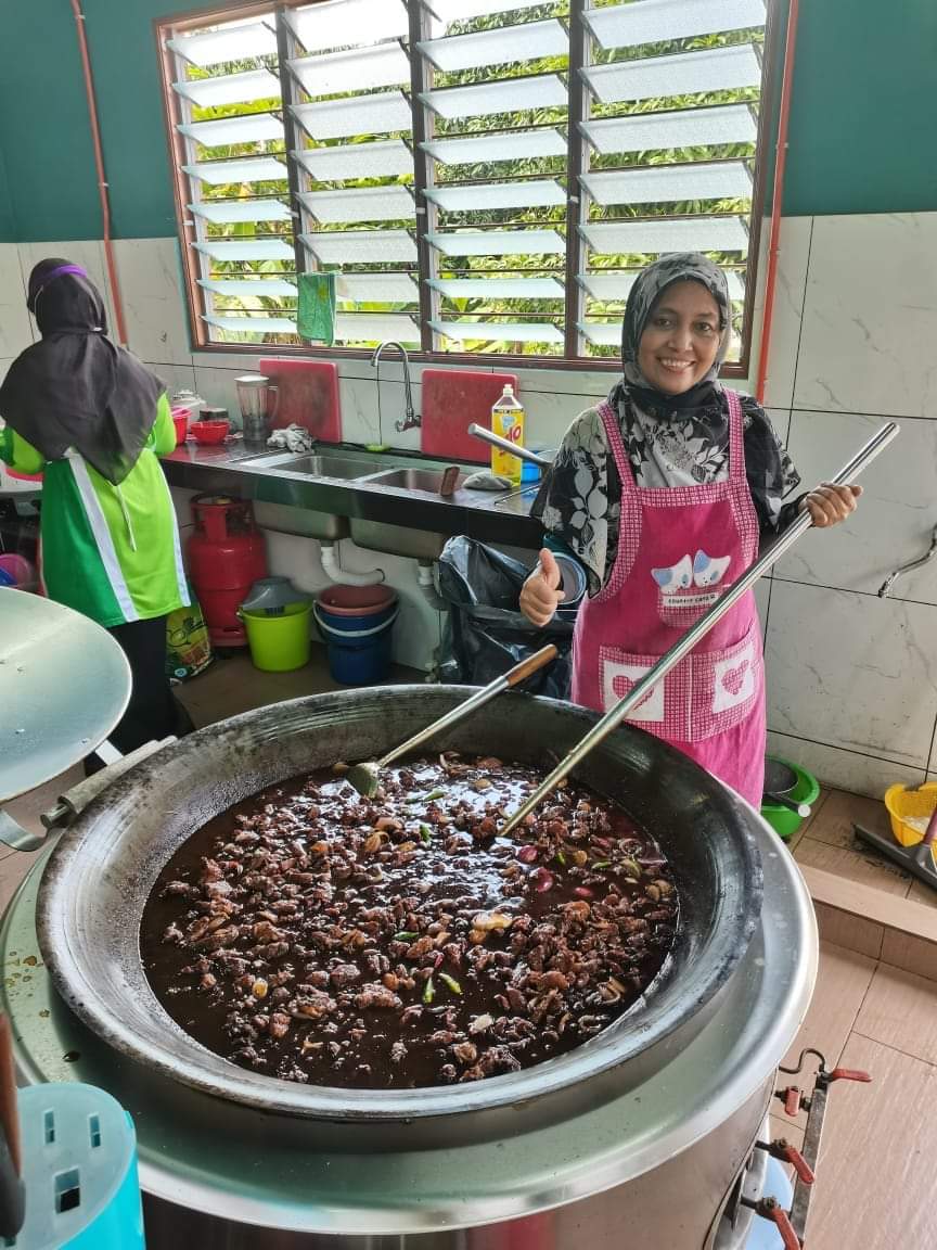 Agihan Makanan Kepada Mangsa Banjir